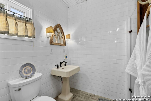 Listing photo id 42 for 620 Egery Island Rd.