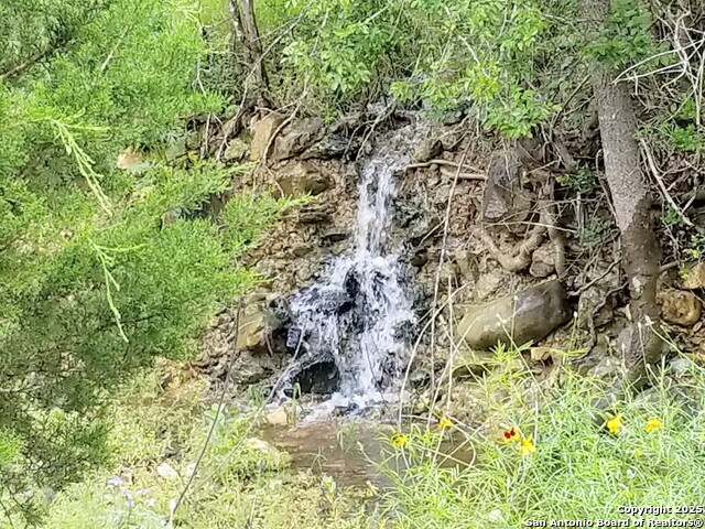 Image 4 of 41 For 1047 Seco Pass Road