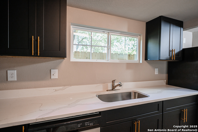 Image 13 of 49 For 312 Avondale