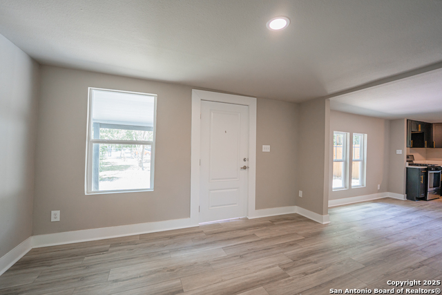 Image 6 of 49 For 312 Avondale