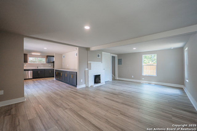 Image 7 of 49 For 312 Avondale