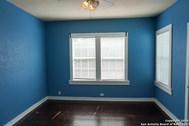 Image 13 of 14 For 419 Lullwood Avenue W