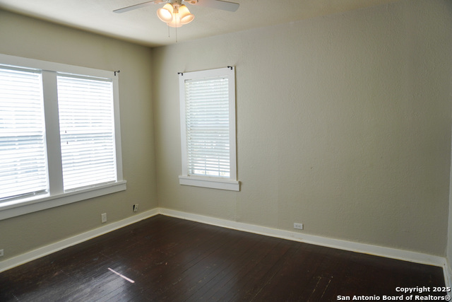 Image 14 of 14 For 419 Lullwood Avenue W