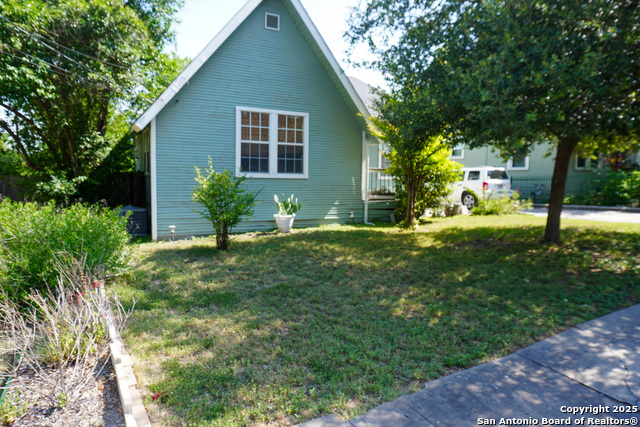 Image 2 of 14 For 419 Lullwood Avenue W