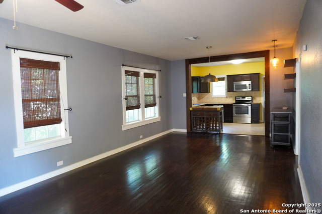 Image 3 of 14 For 419 Lullwood Avenue W
