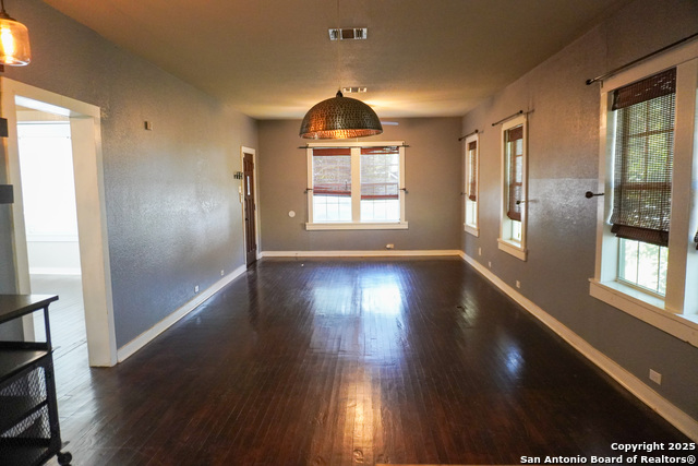 Image 4 of 14 For 419 Lullwood Avenue W