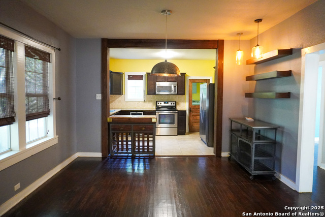 Image 5 of 14 For 419 Lullwood Avenue W