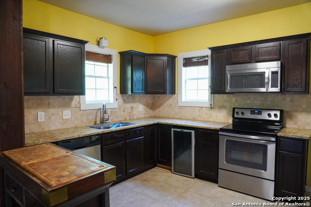Image 6 of 14 For 419 Lullwood Avenue W