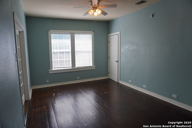 Image 7 of 14 For 419 Lullwood Avenue W