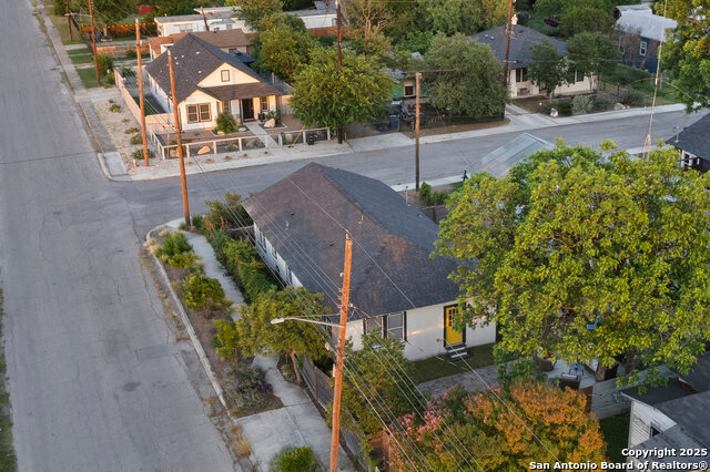 Image 3 of 34 For 631 Muncey St