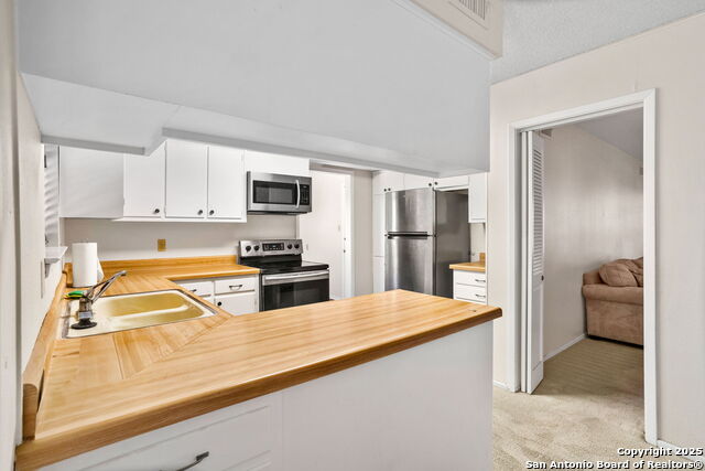 Listing photo id 11 for 3106 John Glenn