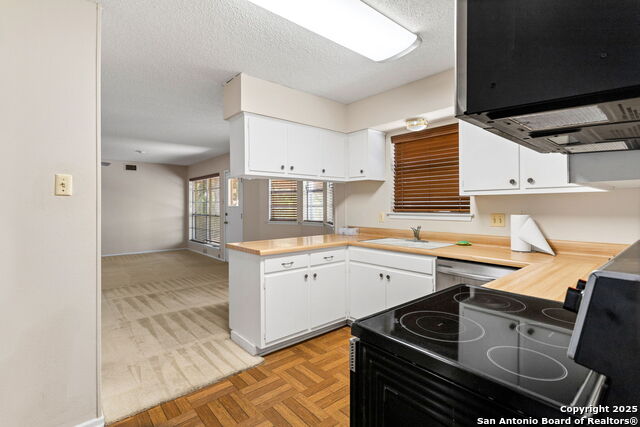 Listing photo id 13 for 3106 John Glenn