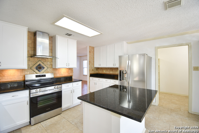 Image 13 of 46 For 15850 Marisa Pl