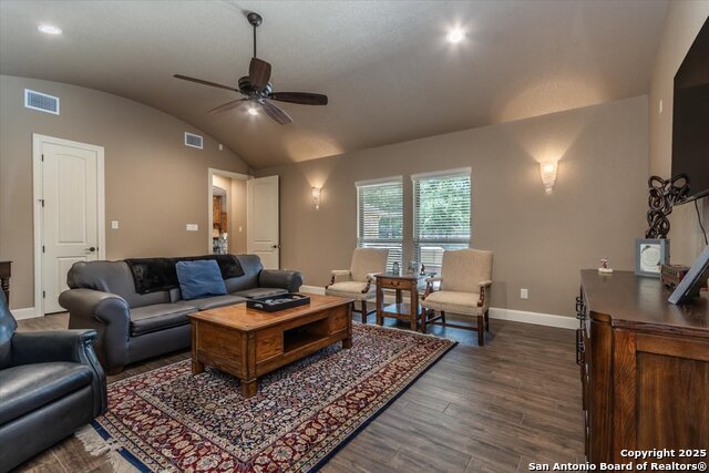 Listing photo id 19 for 113 Shelby