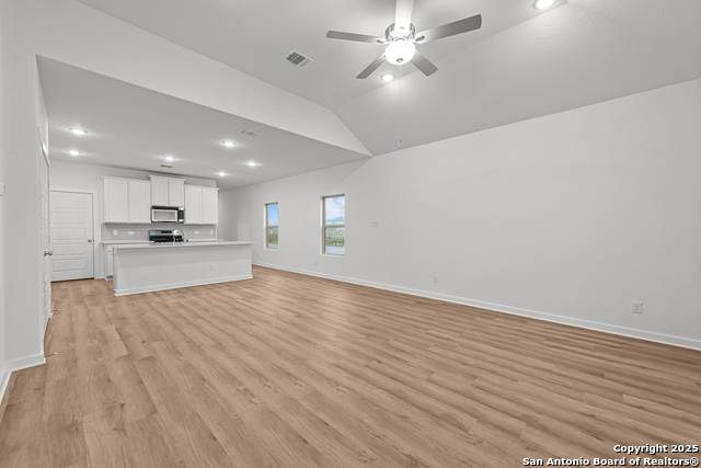 Listing photo id 8 for 10350 White Hart Lane