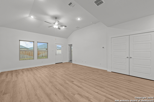 Listing photo id 9 for 10350 White Hart Lane