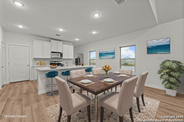 Listing photo id 3 for 10350 White Hart Lane