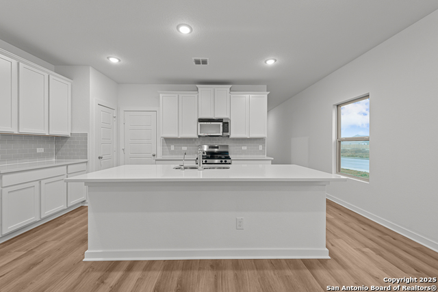 Listing photo id 7 for 10350 White Hart Lane
