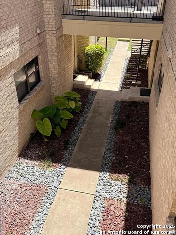 Image 2 of 15 For 11843 Braesview  108