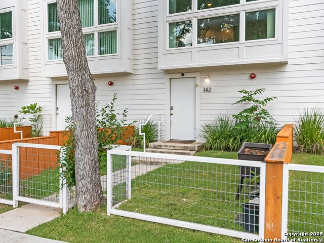 Image 2 of 15 For 143 Catalpa Avenue