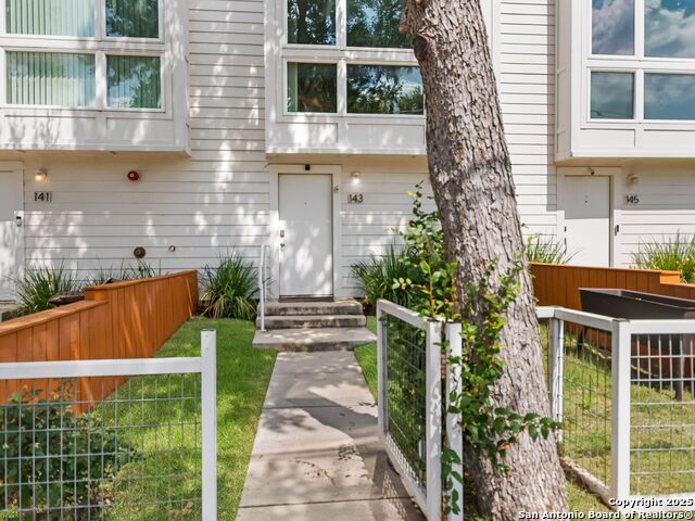 Image 3 of 15 For 143 Catalpa Avenue