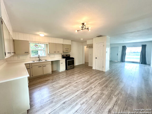 Listing photo id 4 for 123 Nash  
