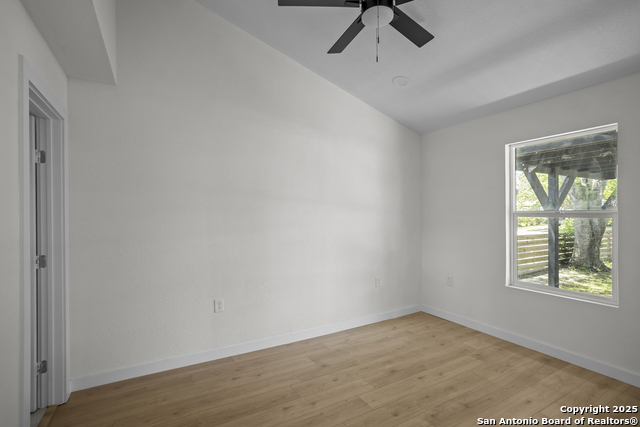 Listing photo id 9 for 338 Anton