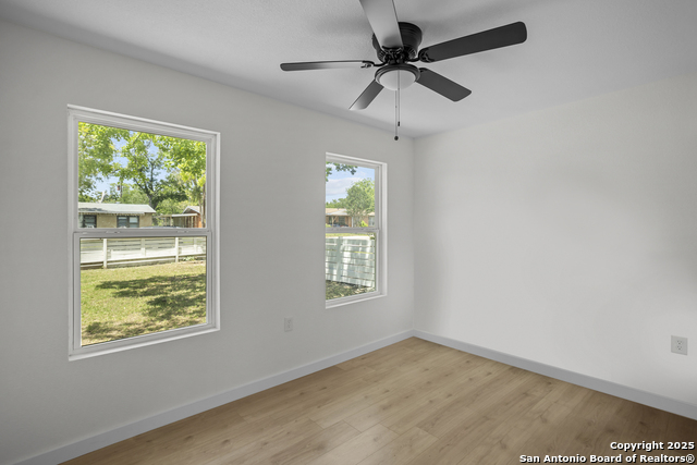 Listing photo id 15 for 338 Anton