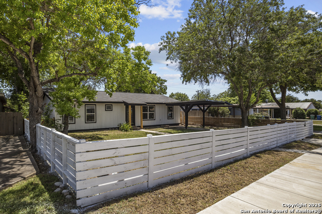Listing photo id 0 for 338 Anton