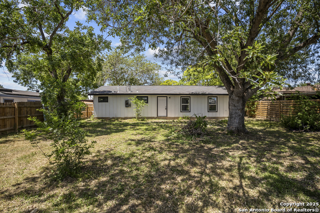 Listing photo id 18 for 338 Anton
