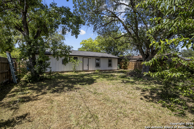 Listing photo id 19 for 338 Anton