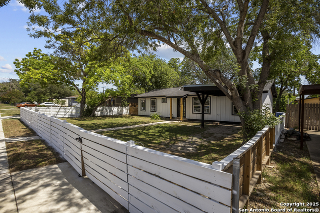 Listing photo id 1 for 338 Anton