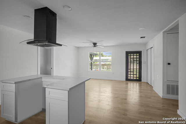 Listing photo id 3 for 338 Anton