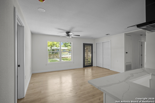 Listing photo id 6 for 338 Anton