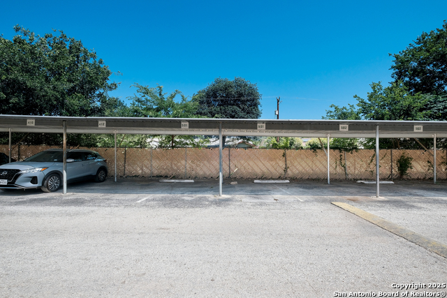 Listing photo id 25 for 3243 Nacogdoches Rd  501