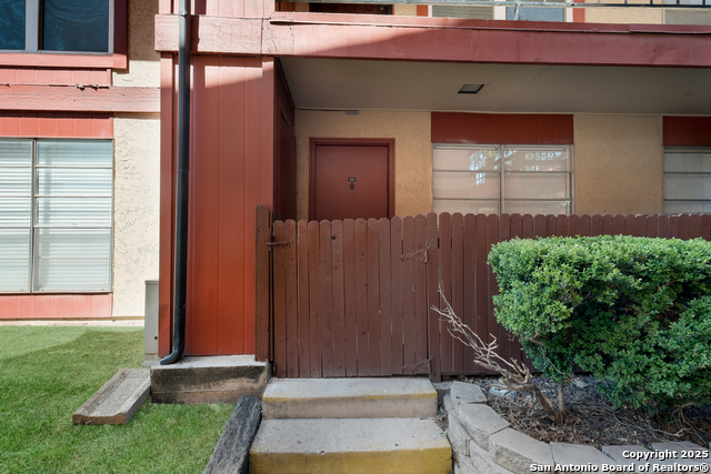 Listing photo id 1 for 3243 Nacogdoches Rd  501