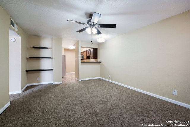 Listing photo id 5 for 3243 Nacogdoches Rd  501