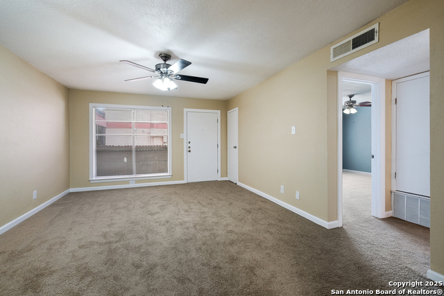 Listing photo id 7 for 3243 Nacogdoches Rd  501