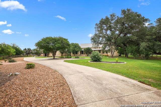 Listing photo id 0 for 27302 Felswand