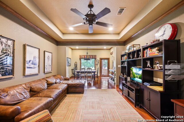 Listing photo id 20 for 27302 Felswand