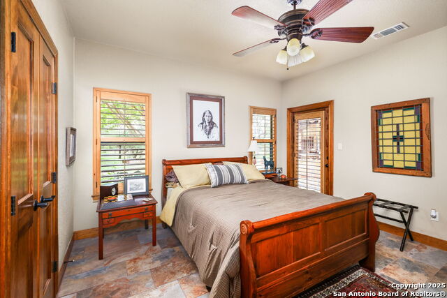 Listing photo id 22 for 27302 Felswand