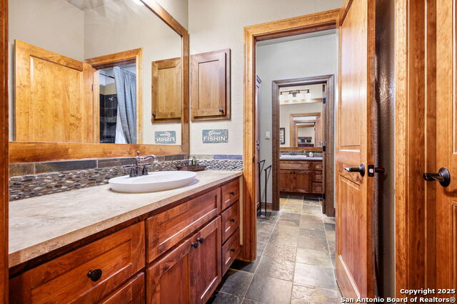 Listing photo id 27 for 27302 Felswand