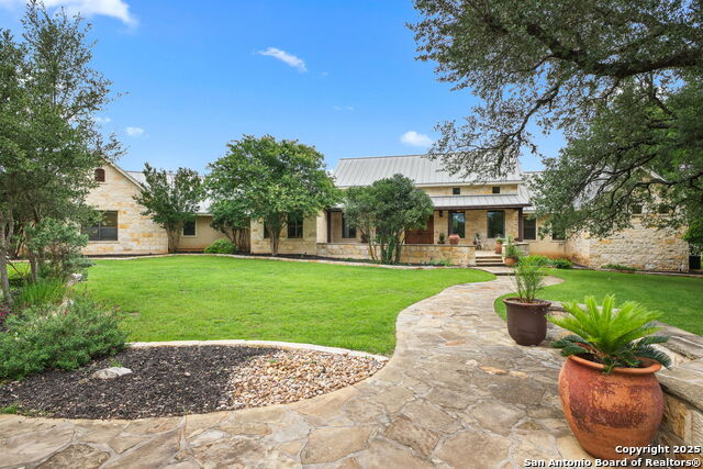 Listing photo id 1 for 27302 Felswand