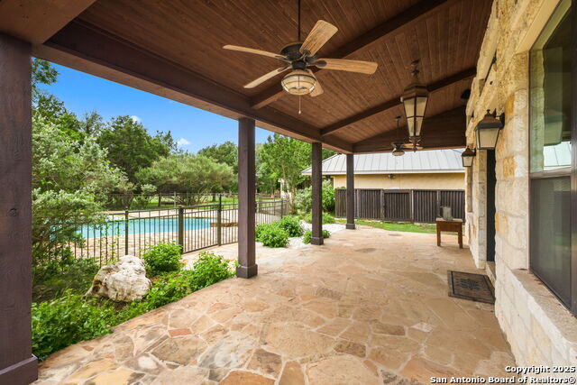 Listing photo id 36 for 27302 Felswand