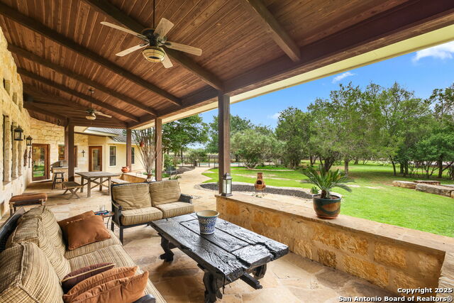Listing photo id 37 for 27302 Felswand