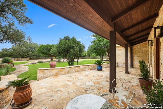 Listing photo id 44 for 27302 Felswand