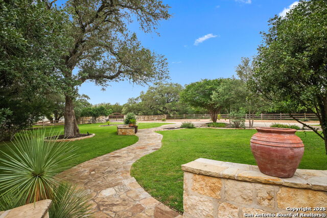 Listing photo id 4 for 27302 Felswand