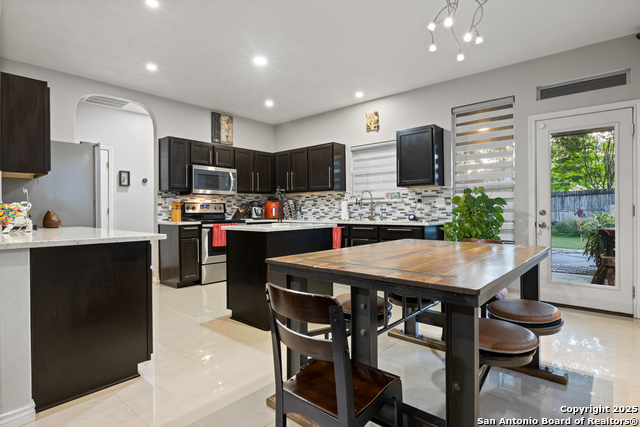 Listing photo id 8 for 5527 Arcadia Park