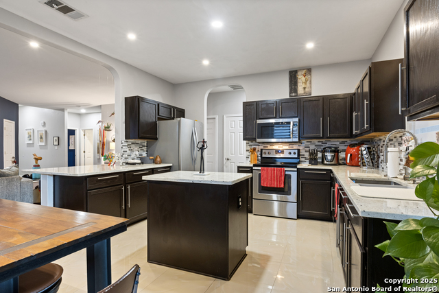 Listing photo id 3 for 5527 Arcadia Park