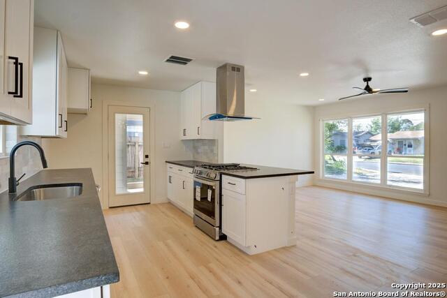 Listing photo id 9 for 1514 Arroya Vista